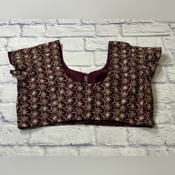 Readymade Saree Blouse. Maroon with Golden Flower Embroidery. - Picture 5 of 6